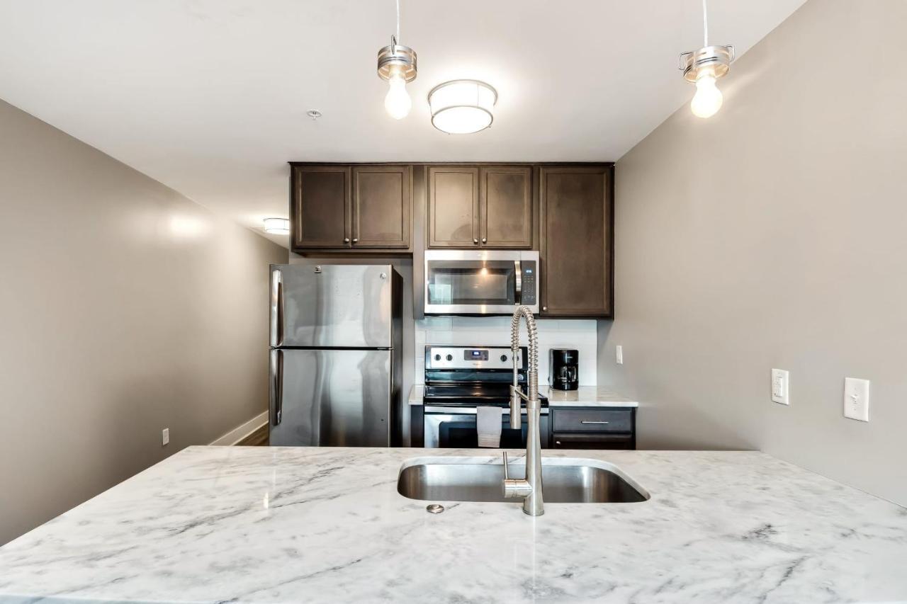 Cozy & Convenient 1 Bedroom Apt! Minutes To Downtown!