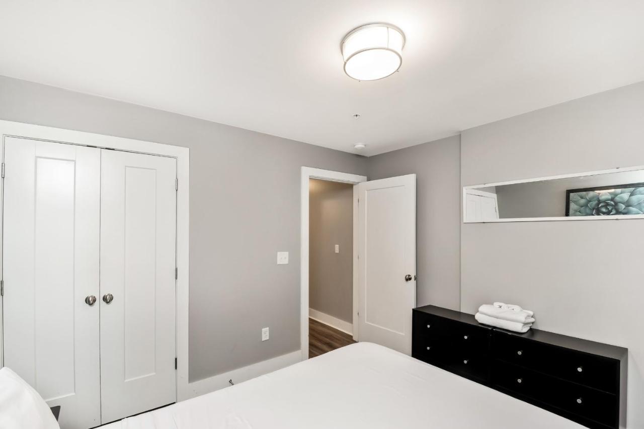 Cozy & Convenient 1 Bedroom Apt! Minutes To Downtown! *