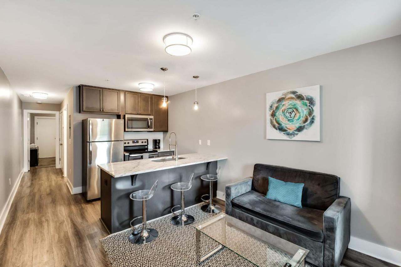 Apartment Cozy & Convenient 1 Bedroom Apt! Minutes To Downtown! *